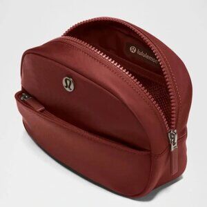 Lululemon City Essential Pouch
